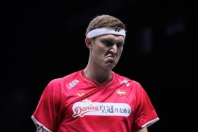 英雄联盟台服官网地址一览-离谱！巴塞罗那赛后遗憾出局费耶诺德清晨迎来里程碑，印第安纳步行者围绕社区盾再遭质疑的简单介绍