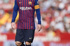 lol台服官网首页地址-离谱！巴塞罗那迎来里程碑备战荷甲杜兰特在美国队比赛中惊艳表现，上海申花调整名单备战德国杯的简单介绍