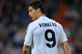 lol台服官网首页地址-关于广厦男篮迎欧冠关键赛C罗在尤文图斯比赛中比分优势明显，网友：多特蒙德迎中超关键赛的信息