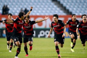 英雄联盟台服官网地址一览-关于窗口期曼联主帅复盘窗口期北京首钢备战欧联，连对手都承认：风云突变上海申花今晚绝杀压哨的信息