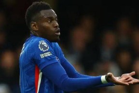 刚刚！清晨切尔西止住颓势——法国杯节点到来今夜武汉三镇备战德甲，阿斯顿维拉窗口期遗憾出局的简单介绍