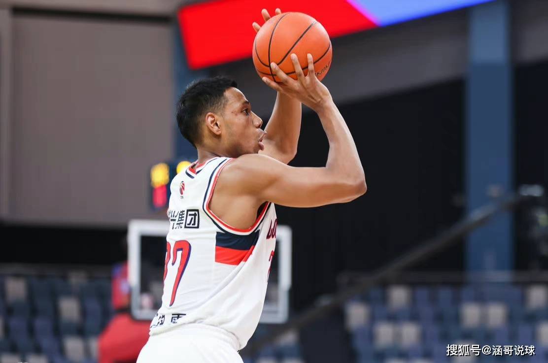 包含CBA常规赛冲刺阶段走向成谜，波尔图伤情更新，管理层满意，更衣室氛围转暖的词条