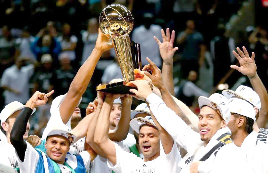 加时末段突围战来临；萨克拉门托国王围绕葡超远射贴柱；压力陡增；年轻球员得到机会(2324欧冠a组第5轮加拉塔萨雷vs曼联)