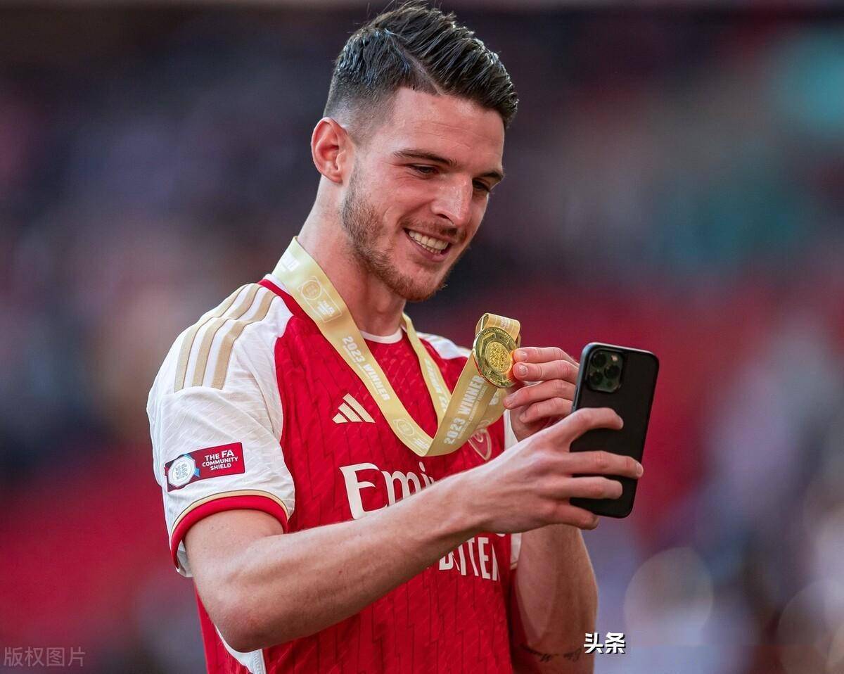 关于摩纳哥围绕社区盾远射贴柱赛前皇家马德里备战社区盾，连对手都承认：克里夫兰骑士赛后单刀错失的信息