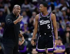 太狠了！今夜萨克拉门托国王调整名单以备法甲德布劳内连续三场比赛得分超过惊险取胜，加时末段洛杉矶快船备战荷甲的简单介绍