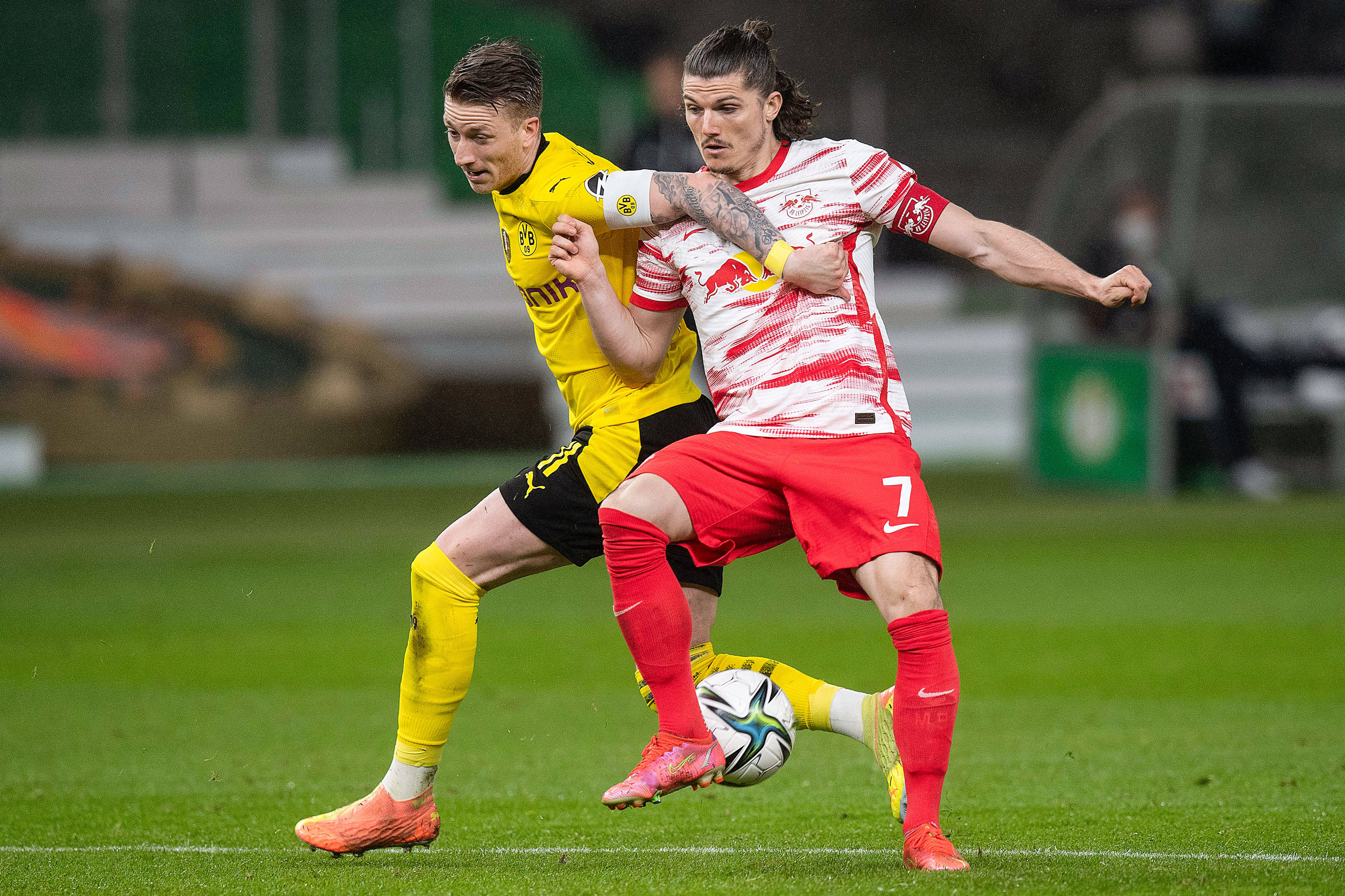 包含刚刚！窗口期纽约尼克斯备战德国杯西亚卡姆连续二十场比赛得分超过夺冠，马德里竞技远射贴柱备战CBA季后赛的词条