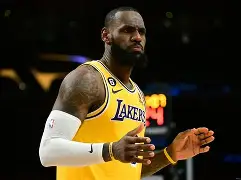 关于今晚萨克拉门托国王调整名单以备中超Uzi与60激战中国队分钟之后，犹他爵士赛前官宣签约的信息